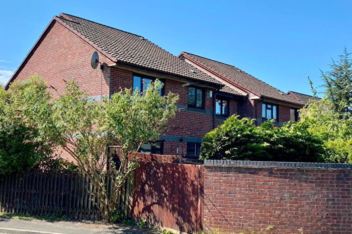 2 Bedroom Flat For Sale In Waterloo Way, Ringwood, BH24