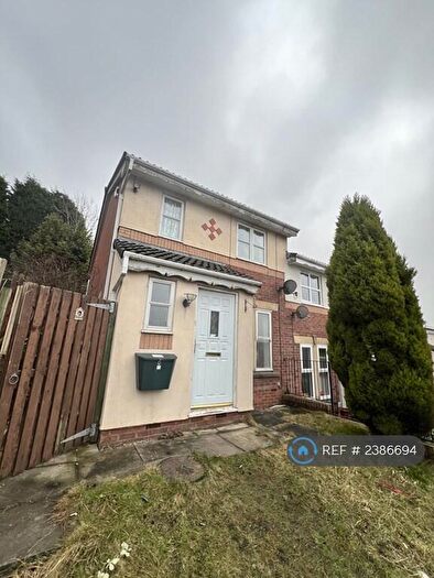 4 Bedroom Semi-Detached House To Rent In Hurstwood Close, Oldham, OL8