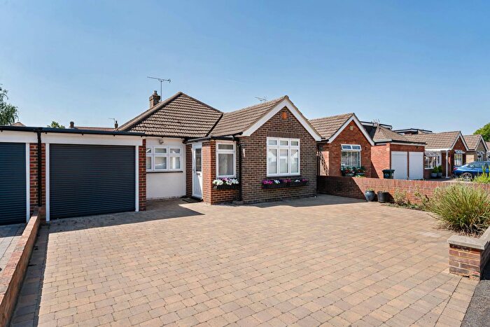 3 Bedroom Bungalow For Sale In Stewart Avenue, Shepperton, Surrey, TW17