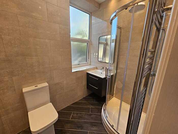2 Bedroom House To Rent In A Victoria Road, Leeds, LS6