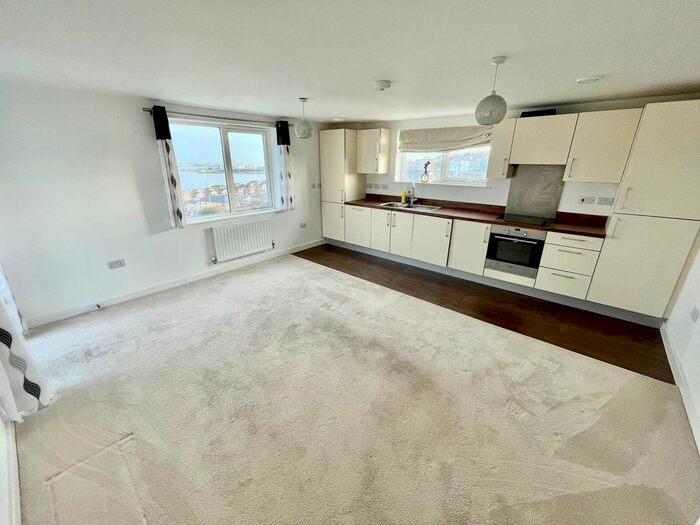 2 Bedroom Flat To Rent In Pearse Close, Penarth, CF64