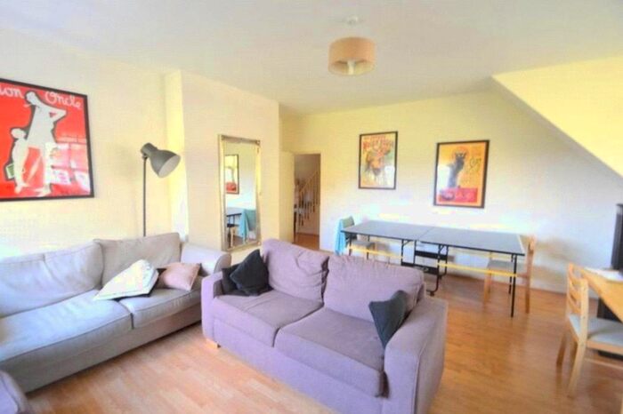 3 Bedroom Flat To Rent In Mount View Road, London, N4