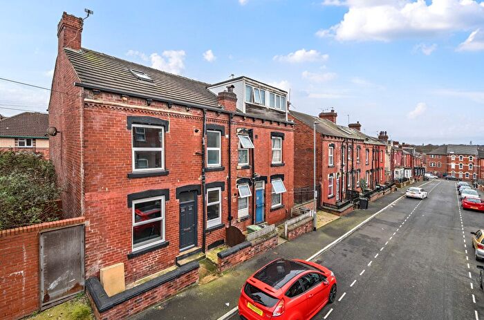 2 Bedroom Terraced House For Sale In Bayswater Mount, Harehills, Leeds, LS8