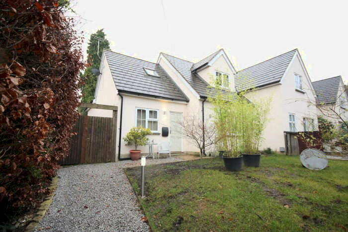 Flat To Rent In High View Road, Lightwater, GU18