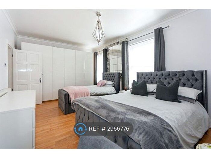3 Bedroom Semi-Detached House To Rent In Cavendish Road, Birmingham, B16