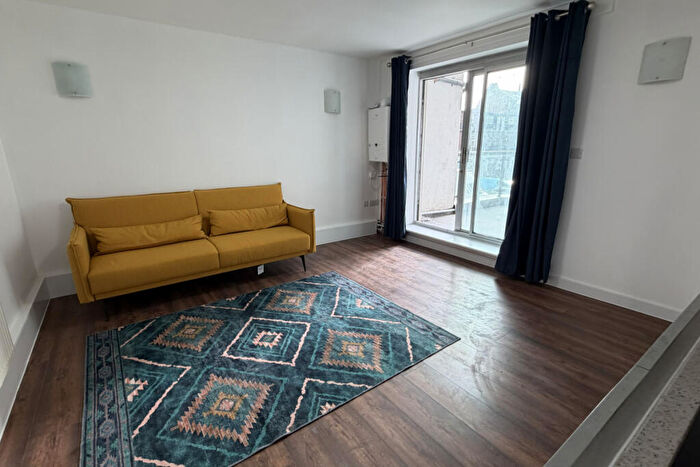 2 Bedroom Flat For Sale In Centreway Apartments, Ilford, IG1