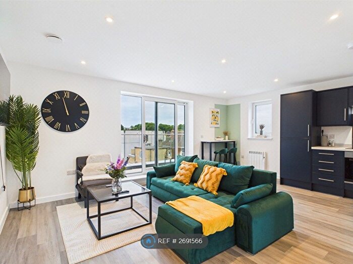 2 Bedroom Flat To Rent In Cooden Sea Road, Bexhill-On-Sea, TN39