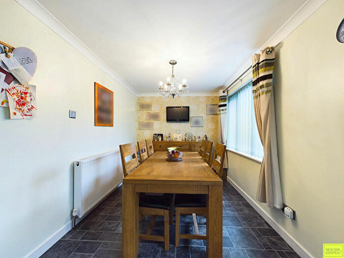 4 Bedroom Detached House For Sale In Staffa Drive, Tibshelf, DE55