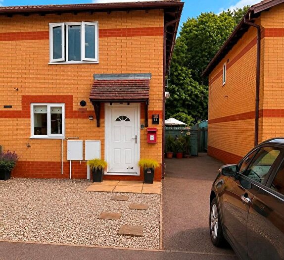 2 Bedroom Semi-Detached House For Sale In Kingfisher Close, Woodford Halse, Northamptonshire, NN11