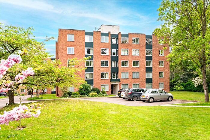 2 Bedroom Flat For Sale In Amhurst Court, Pinehurst, Cambridge, CB3