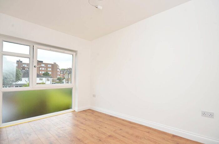 1 Bedroom Flat To Rent In Claremont Road, Surbiton, KT6