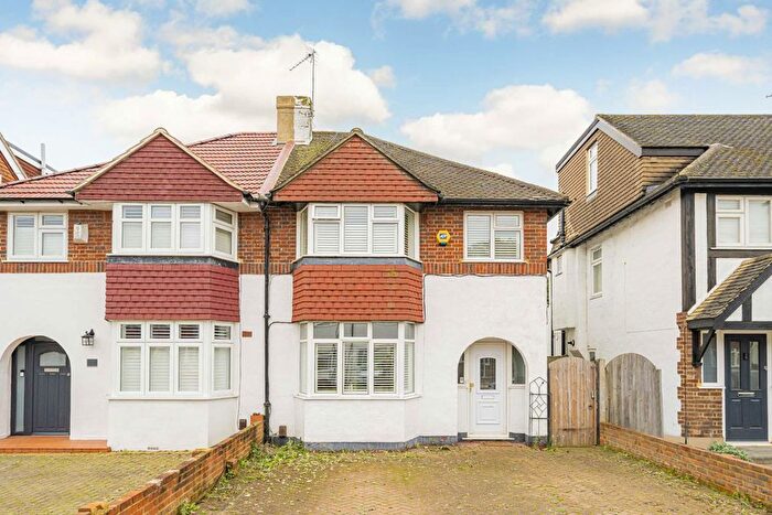3 Bedroom Property To Rent In Beech Way, Twickenham, TW2