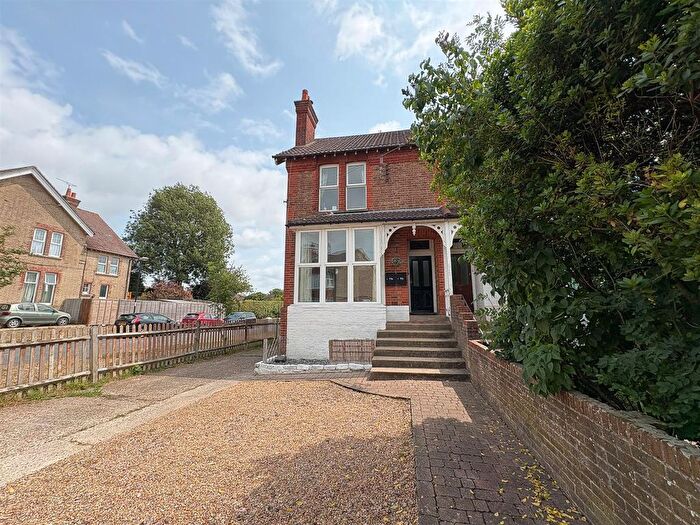 3 Bedroom Flat To Rent In Mill Road, Burgess Hill, RH15