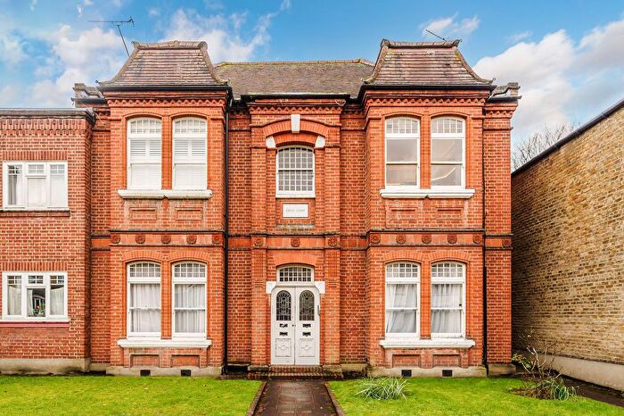 2 Bedroom Flat For Sale In Grove Road, Surbiton, KT6