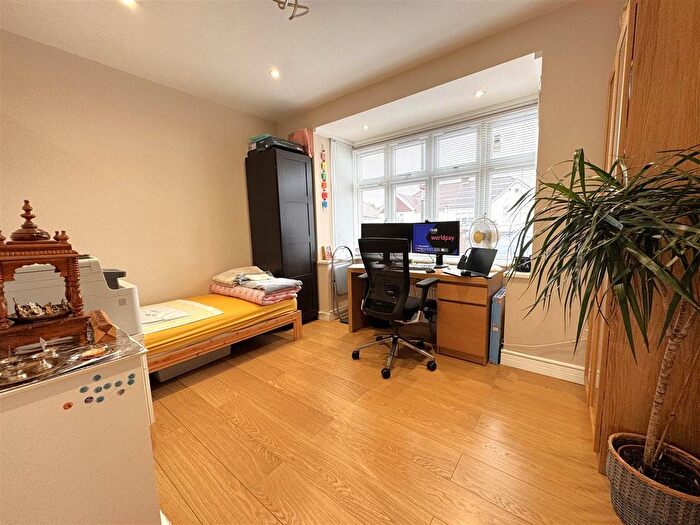 5 Bedroom Semi-Detached House To Rent In Brampton Road, Bexleyheath, DA7