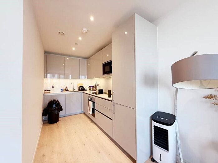 1 Bedroom Flat To Rent In Hurlock Heights, Deacon Street, SE17