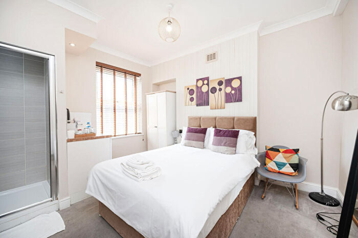 6 Bedroom House For Sale In Woodseer Street, Spitalfields, London, E1