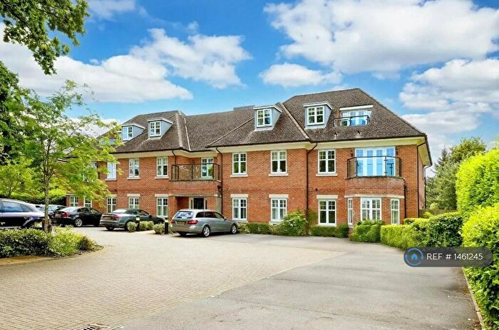 3 Bedroom Flat To Rent In Lawnswood, Beaconsfield, HP9