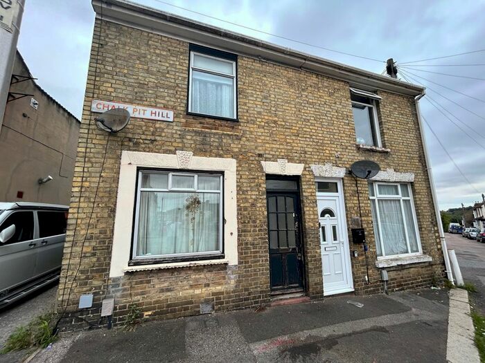 2 Bedroom End Of Terrace House To Rent In Chalkpit Hill, Chatham, Kent, ME4