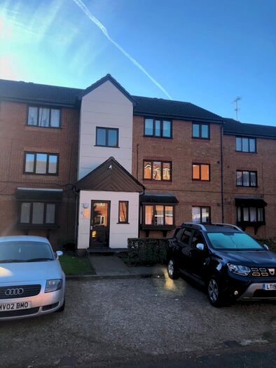 Studio To Rent In Plowman Close, London, N18