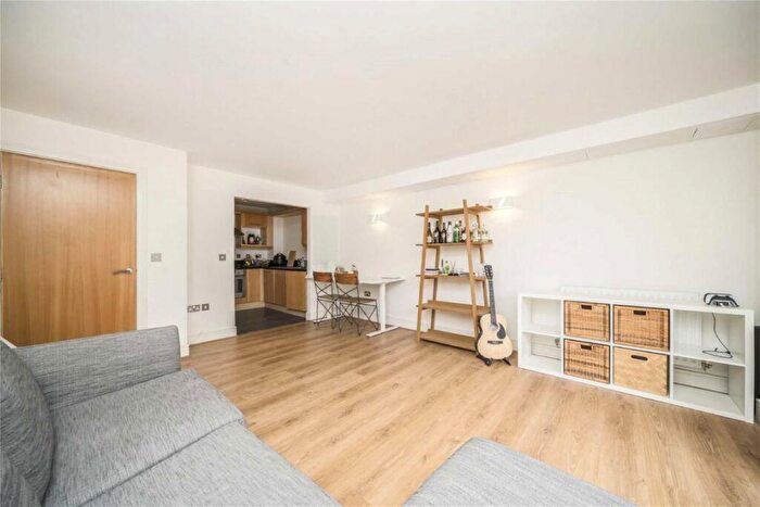 2 Bedroom Flat To Rent In Cassilis Road, Canary Wharf, E14