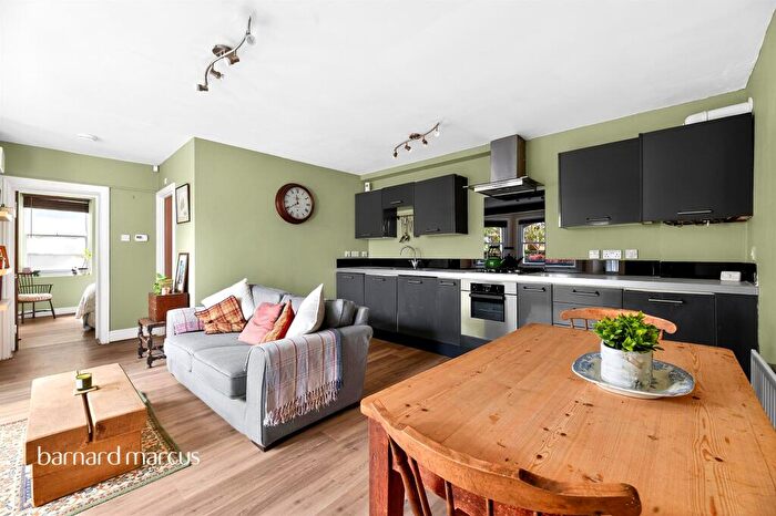 1 Bedroom Flat For Sale In Ewell Road, Surbiton, KT6