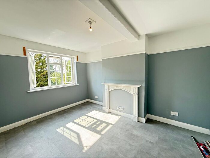 4 Bedroom Flat To Rent In Rayners Lane, Pinner, Greater London, HA5