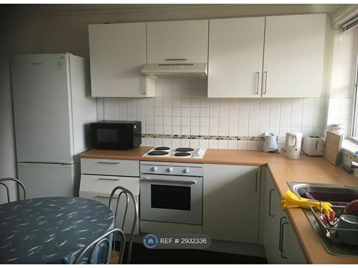 4 Bedroom Flat To Rent In Kingston Upon Thames, Kingston Upon Thames, KT1