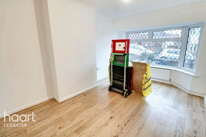 2 Bedroom Bungalow For Sale In Rutland Drive, Leicester, LE4