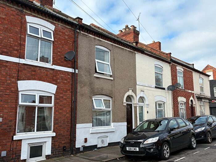 3 Bedroom Terraced House For Sale In Grove Road, The Mounts, NN1