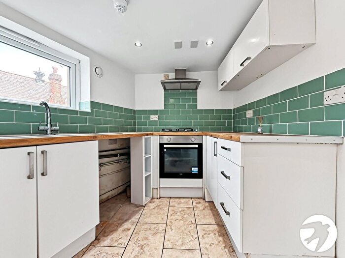 2 Bedroom Flat To Rent In Marlborough Road, Gillingham, Kent, ME7