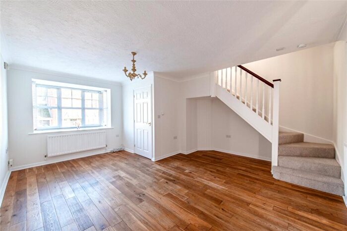 3 Bedroom Semi-Detached House For Sale In Leigh Road, Wainscott, Rochester, Kent, ME3