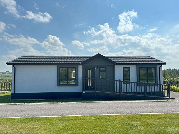 2 Bedroom Mobile/park Home For Sale In Fistral Retreat Park, Trevemper, TR8