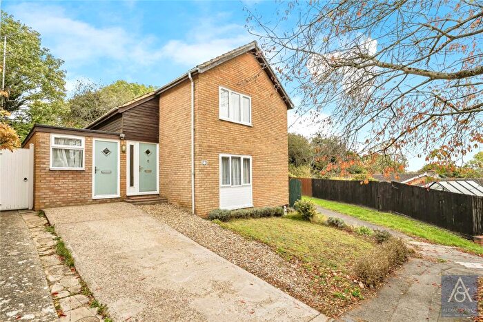 3 Bedroom Detached House For Sale In Bartlett Place, Buckingham, Buckinghamshire, MK18