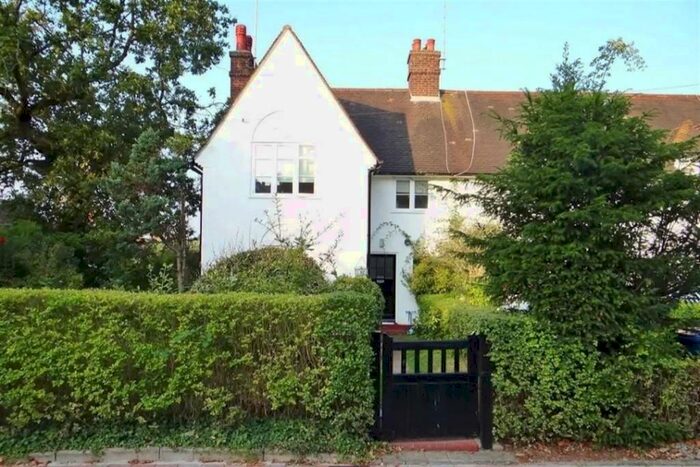 2 Bedroom House To Rent In Wordsworth Walk, Golders Green, NW11