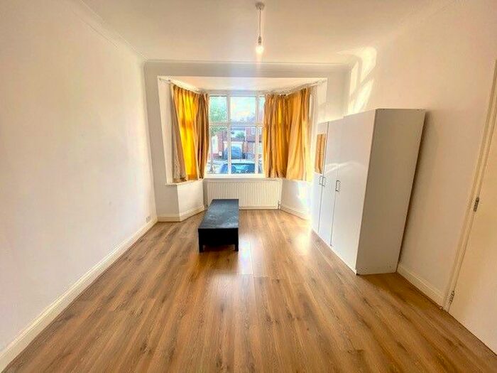 Studio To Rent In Springfield Mount, Colindale, NW9
