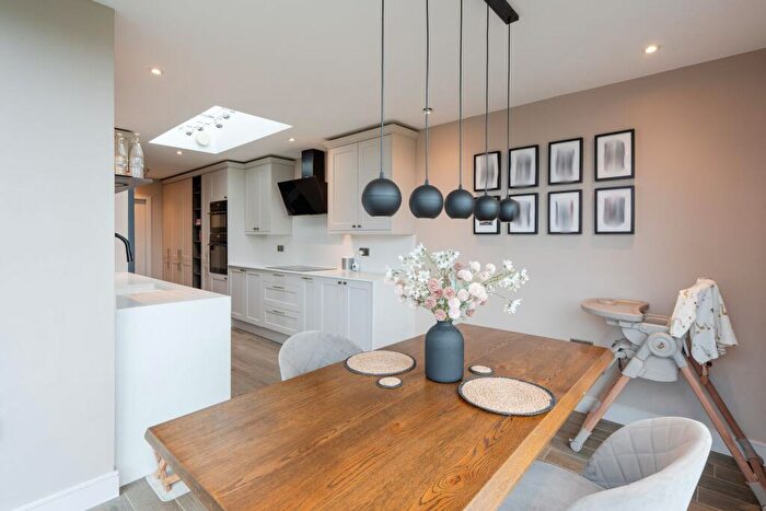 5 Bedroom Detached House For Sale In Vespasian Way, Bicester, OX26