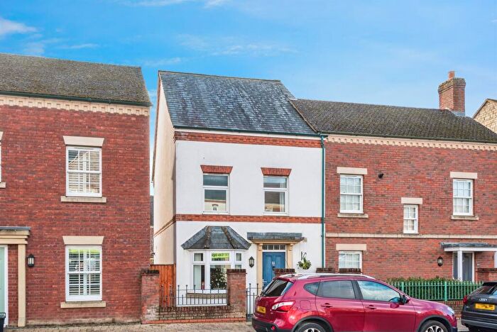 3 Bedroom Semi-Detached House For Sale In East Wichel Way, Swindon, SN1