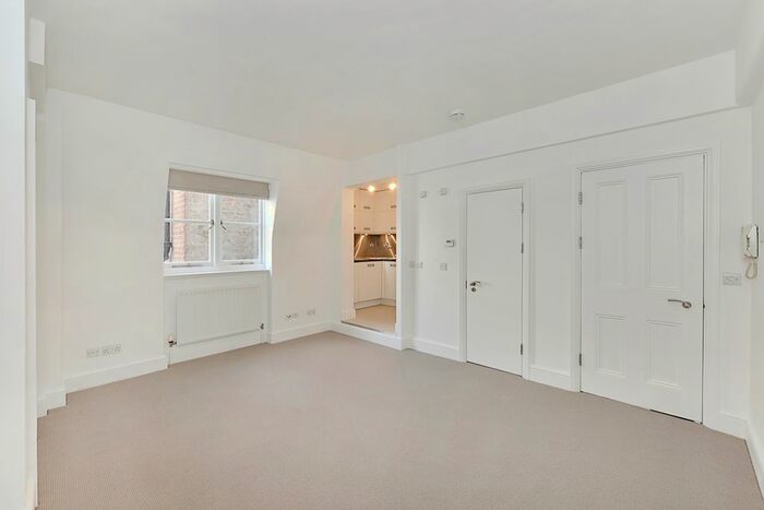 1 Bedroom Block Of Flats To Rent In Wellesley House, Sloane Square, London, SW1W