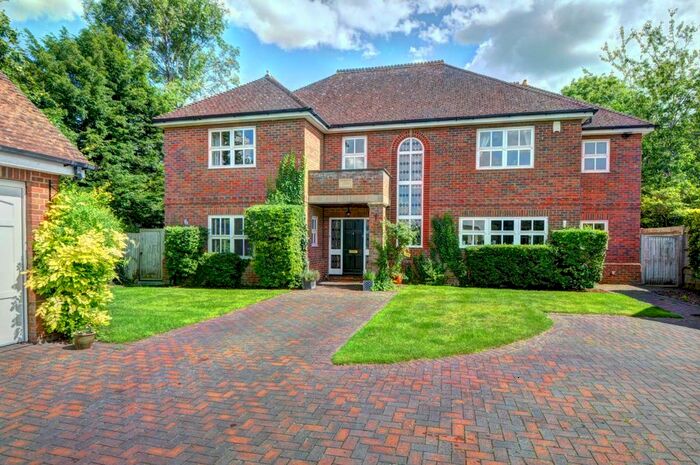 5 Bedroom Detached House For Sale In Stopps Orchard, Princes Risborough, HP27