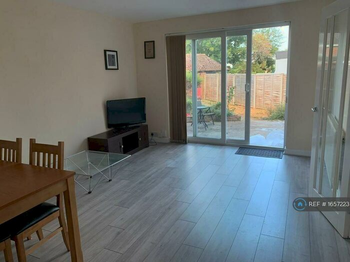 3 Bedroom Semi-Detached House To Rent In Mark Rutherford Road, Bedford, MK42