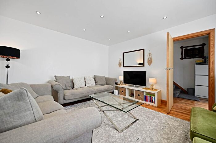 3 Bedroom End Terrace House For Sale In Darwin Drive, Greenford, UB1