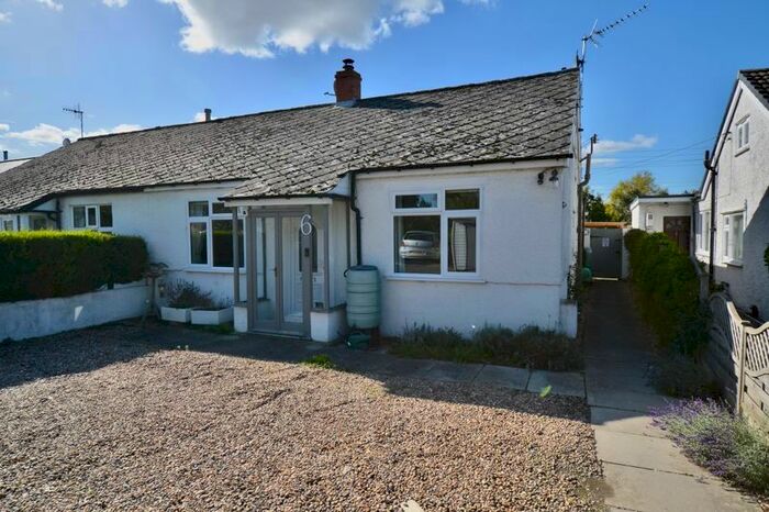 3 Bedroom Semi-Detached Bungalow For Sale In New Road, Offenham, Evesham, WR11