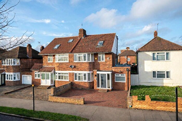 4 Bedroom House For Sale In Du Cros Drive, Stanmore, HA7