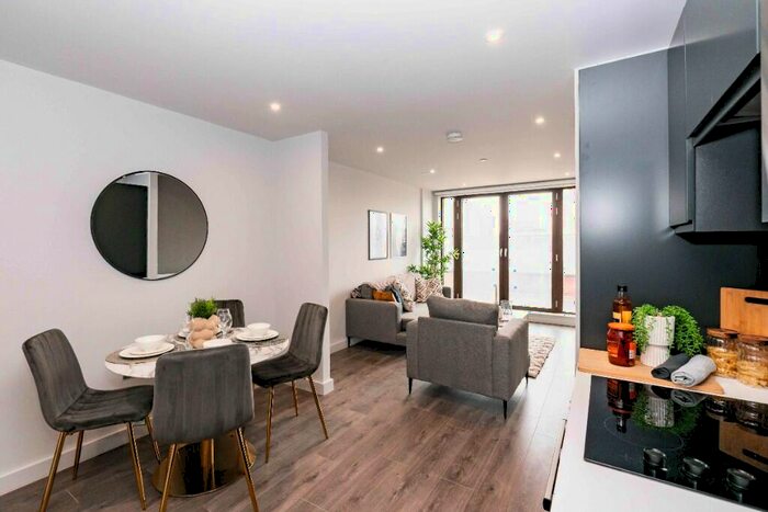 2 Bedroom Apartment To Rent In Parliament Square Crump St, Liverpool, Merseyside, L1