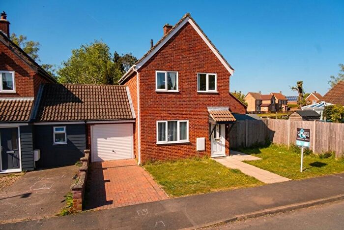 3 Bedroom Link Detached House To Rent In High House Avenue, Wymondham, NR18