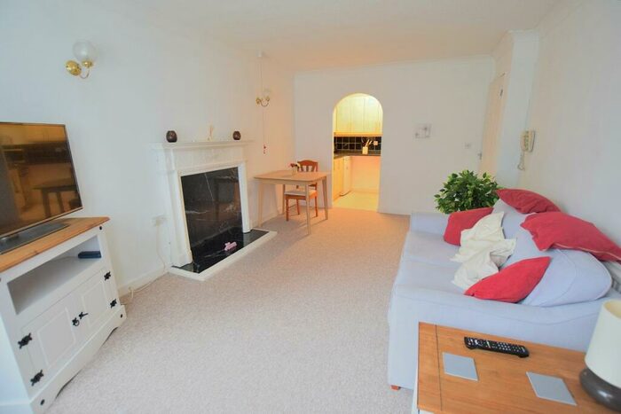 1 Bedroom Flat To Rent In Homefield House, Barton Court Road, New Milton, Hampshire., BH25
