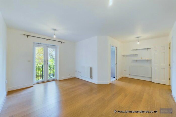 2 Bedroom Apartment To Rent In Bourne Place, Chertsey, Surrey, KT16