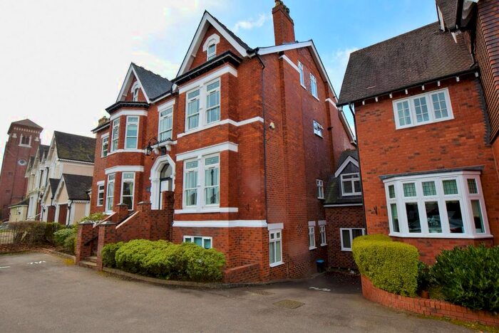 3 Bedroom Flat To Rent In Lichfield Road, Four Oaks, Sutton Coldfield, B74