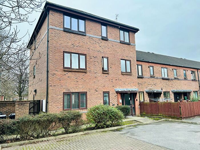 2 Bedroom Apartment To Rent In Etruria Gardens, Derby, DE1